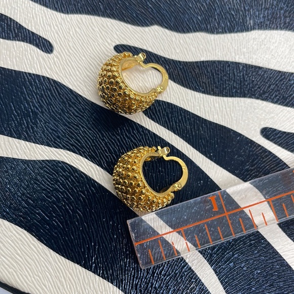 Elegant Gold Hoop Earrings - Picture 6 of 7